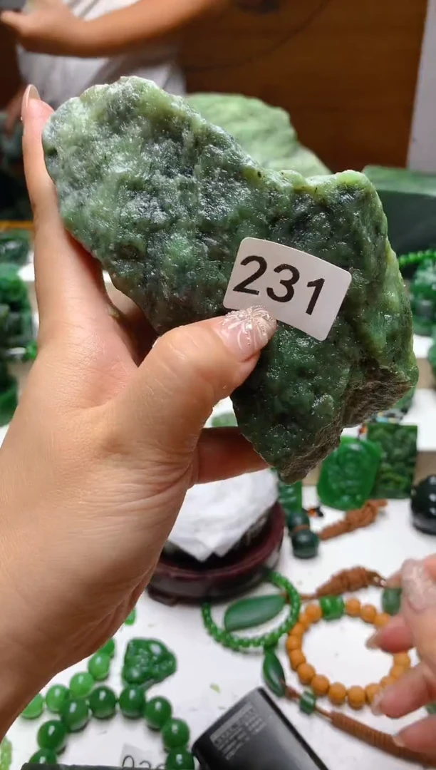 未镶嵌和田玉（碧玉）珠宝半成品0