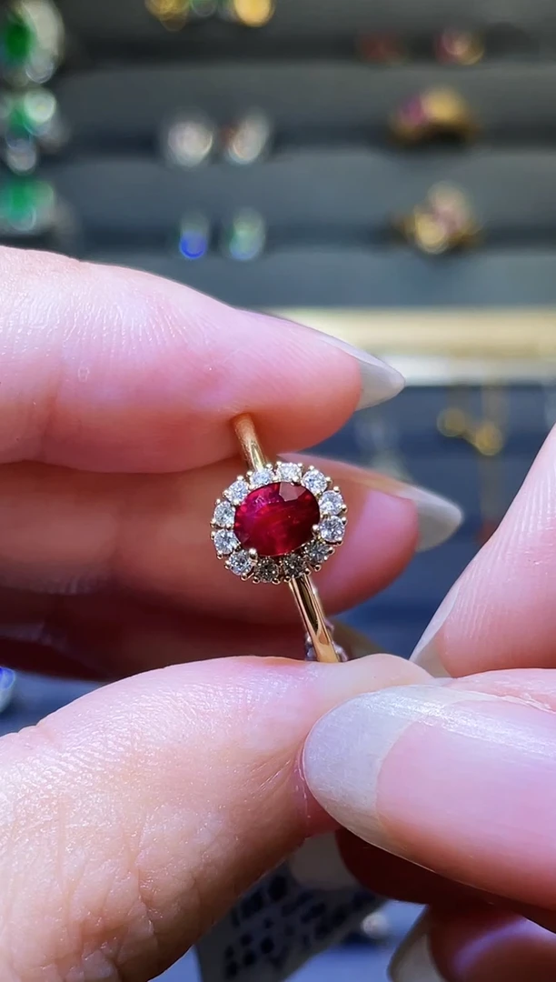 18K金镶嵌戒指红宝石0.71ct无烧