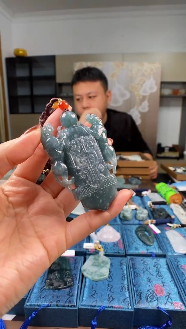 颈饰未镶嵌翡翠 多样性发其一
