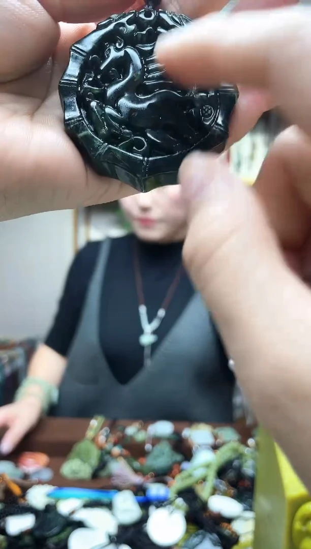 未镶嵌岫玉吊坠·
