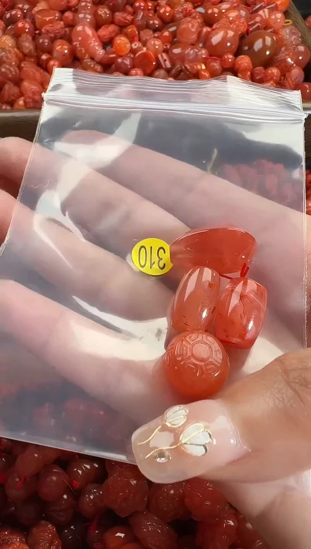 颈饰未镶嵌南红玛瑙1