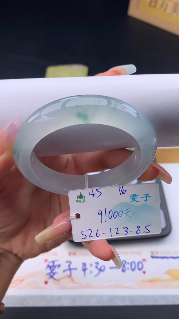 未镶嵌手镯翡翠自带#送人#，联系客服核对地址~