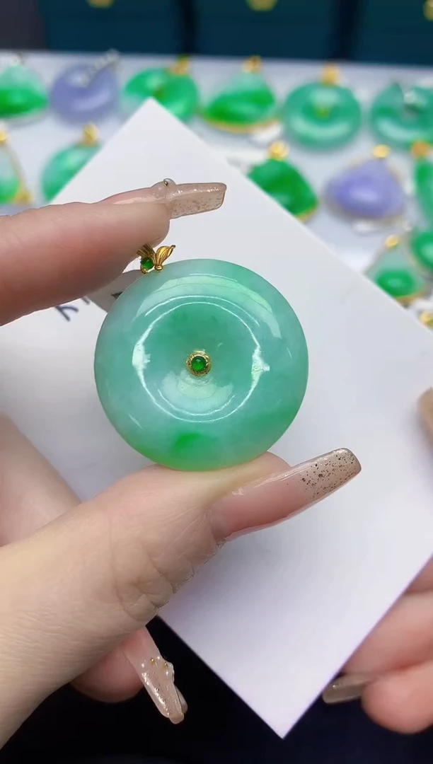 颈饰18K金镶嵌翡翠缅甸天然翡翠A货