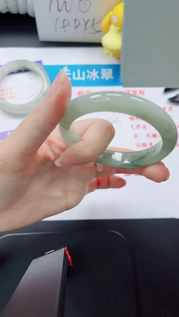 【闪购商品】石英质玉手镯未镶嵌81