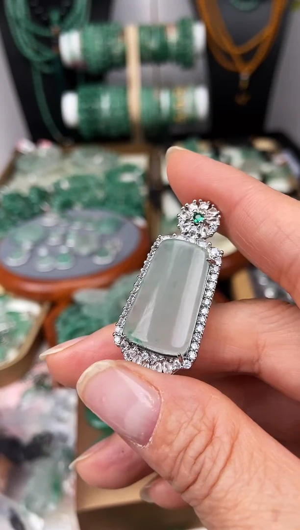 合金石英质玉（非洲翠）戒指无事牌