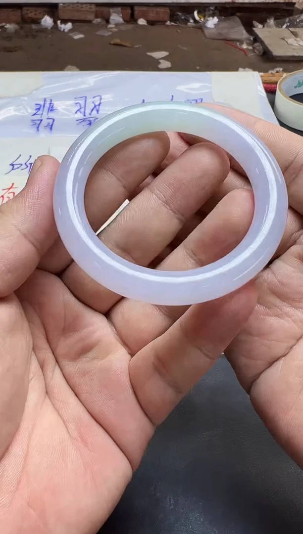 未镶嵌手镯翡翠手镯