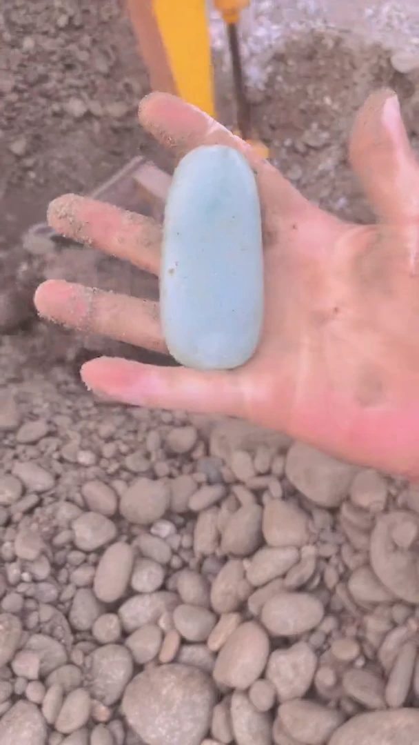 透闪石质玉未镶嵌珠宝奇石透闪石质玉，未镶嵌珠宝奇石。