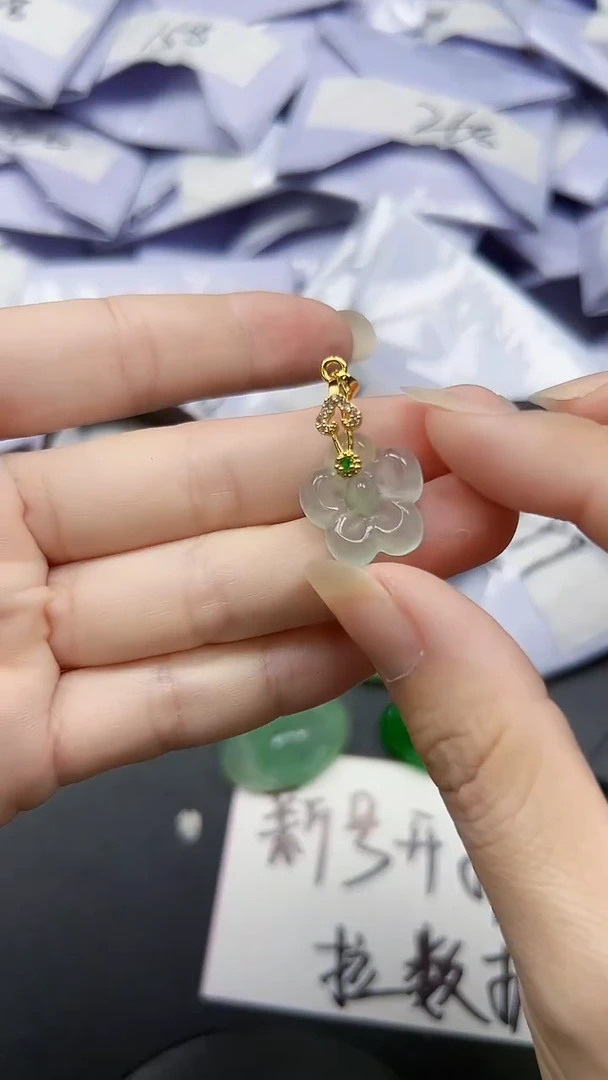 吊坠(赠链)未镶嵌翡翠所见即所得一物一图（带扣头）33