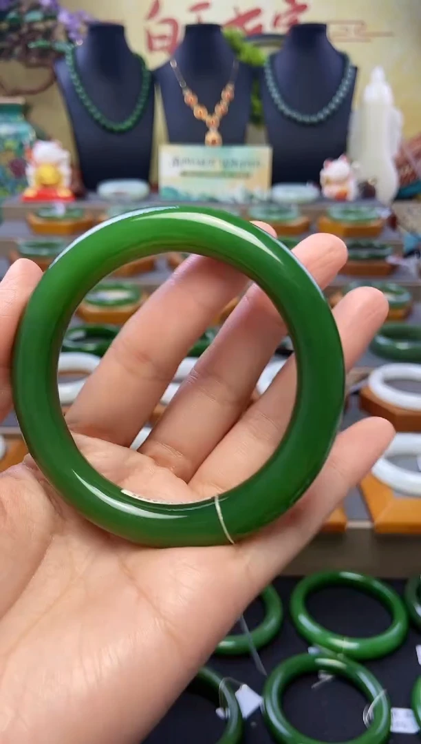 和田玉手镯未镶嵌高端收藏级碧玉手镯