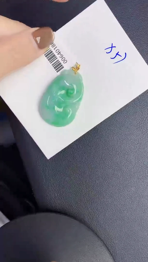 颈饰18K金镶嵌翡翠缅甸天然翡翠A货