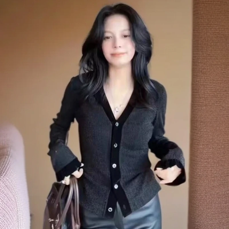 欧货时尚超好看显瘦V领小衫早秋新款女神范百搭洋气显瘦长袖上衣
