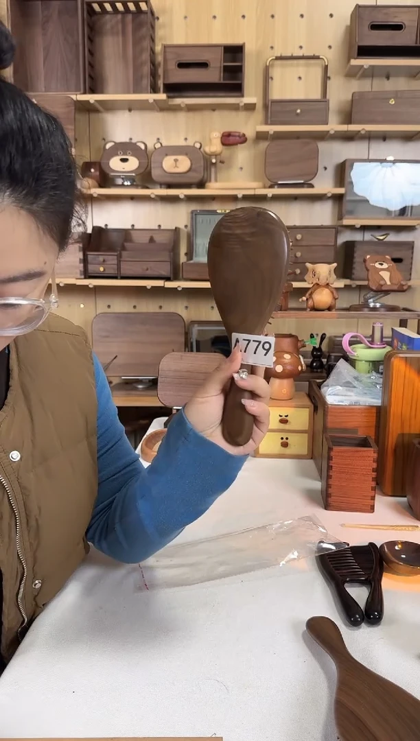 木779北美黑胡桃大号圆形气垫梳