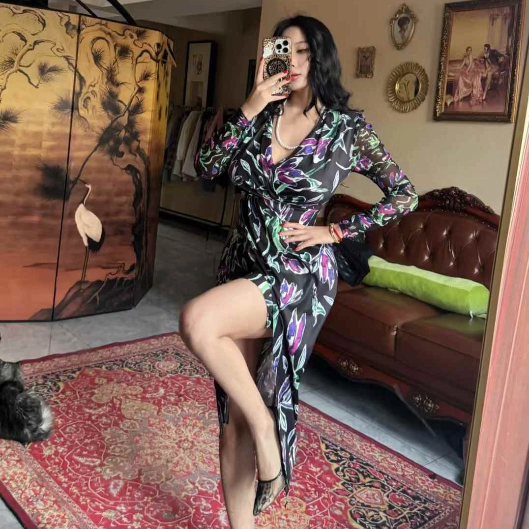 【一颗歪桃】设计款DVF气质紫色郁金香印花裹身长裙复古群