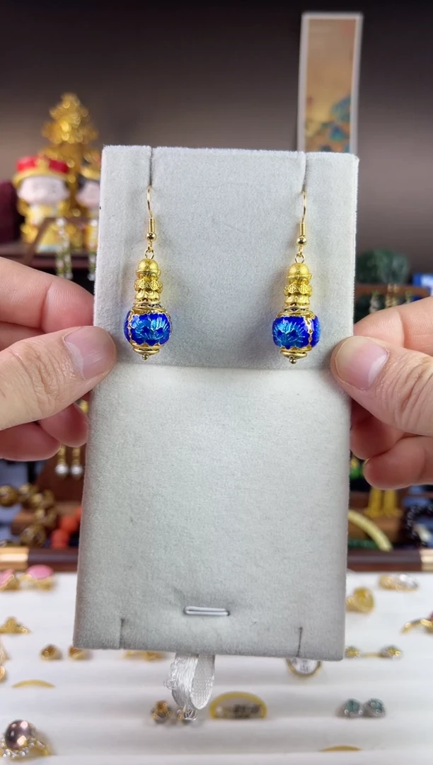 ，蓝色莲花珐琅耳钩
