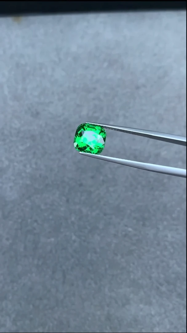 石榴石（沙弗莱）裸石未镶嵌5.02克拉