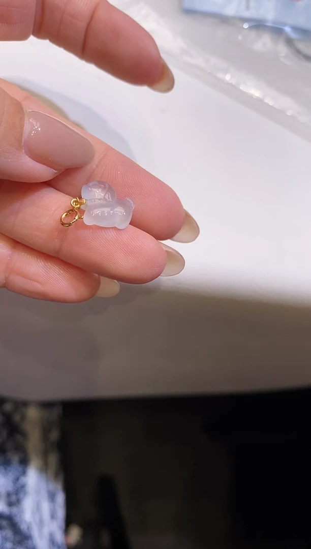 颈饰18K金镶嵌翡翠小滴流