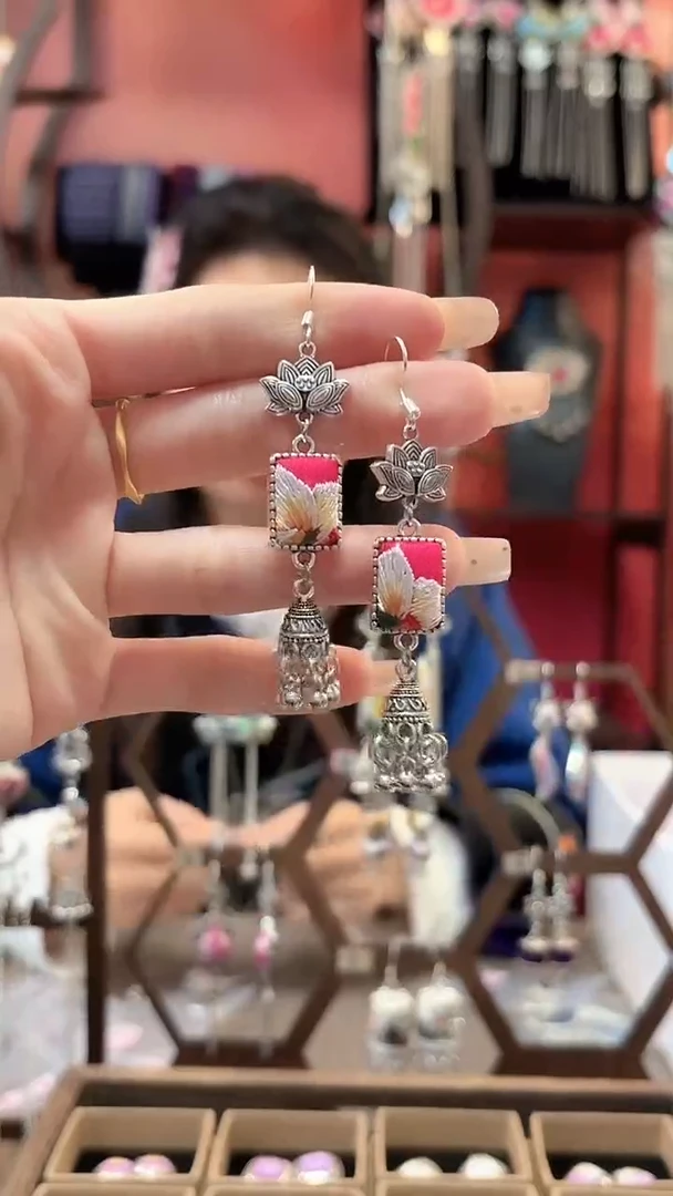 织绣云织谣民族风精美饰品   296