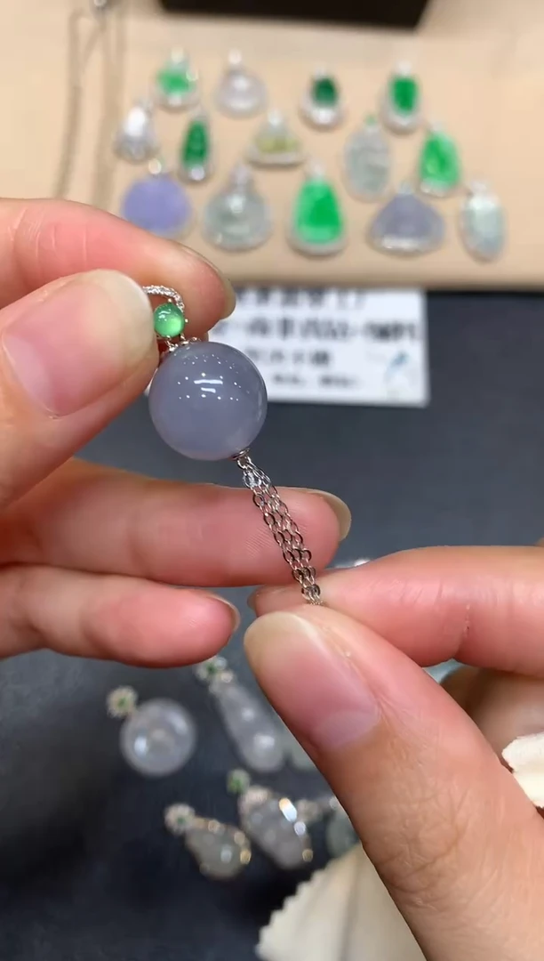 颈饰18K金镶嵌翡翠珠子【无服务费