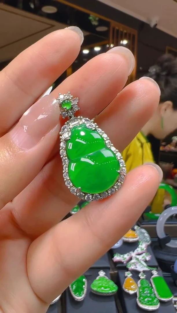 翡翠银S925镶嵌吊坠(赠链)020(多样性发货发其一)