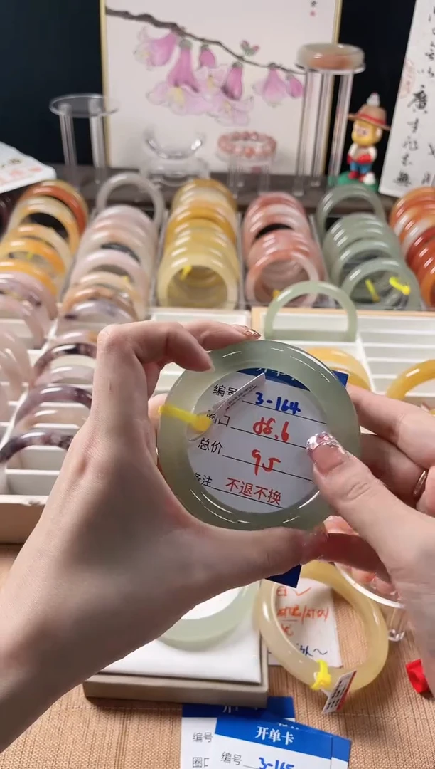 未镶嵌手镯石英质玉（金丝玉）3-164