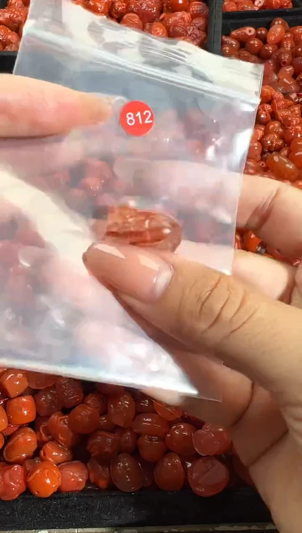 南红玛瑙未镶嵌颈饰1