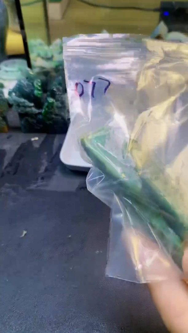 翡翠挂件未镶嵌挖****哥076