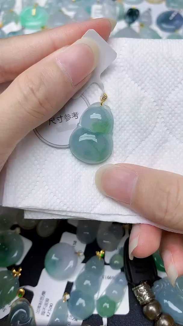 颈饰18K金镶嵌翡翠天然A货翡翠