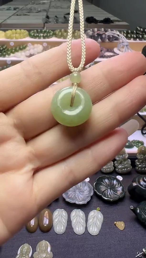 颈饰未镶嵌和田玉23号链接有包容