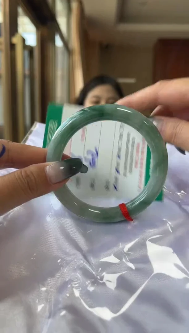 翡翠手镯未镶嵌A货手镯