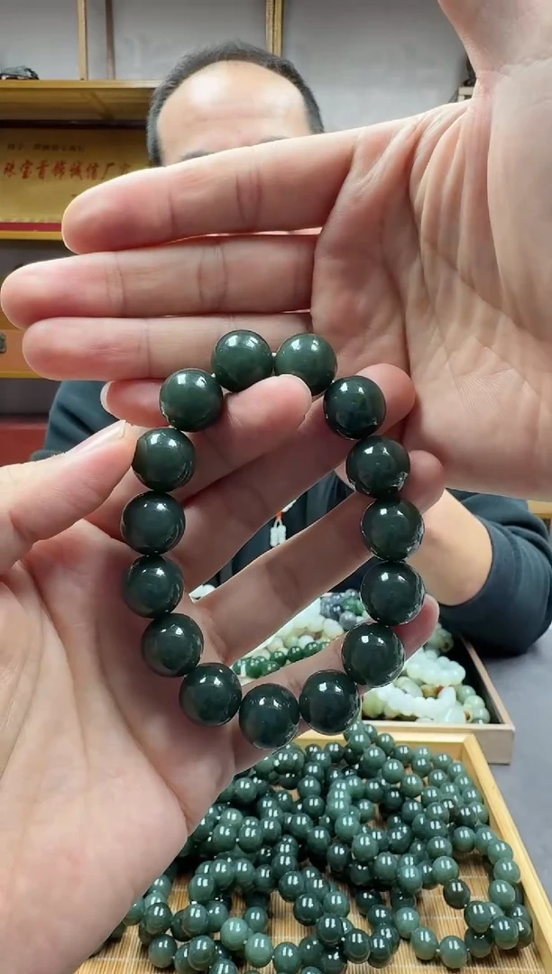 未镶嵌手链和田玉14且末孔雀蓝