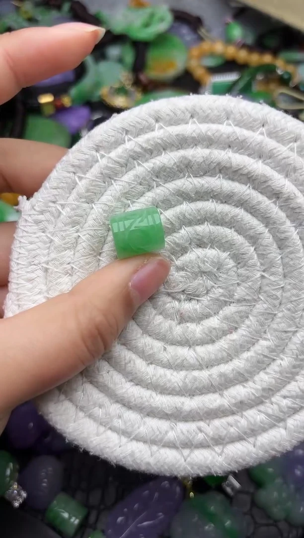 颈饰未镶嵌翡翠缅甸翡翠吊坠