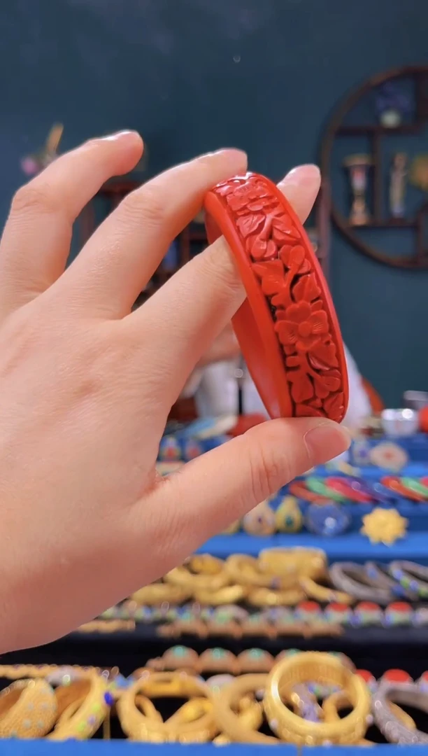 【闪购商品】非遗绝技 雕漆花卉手镯 （56-61）