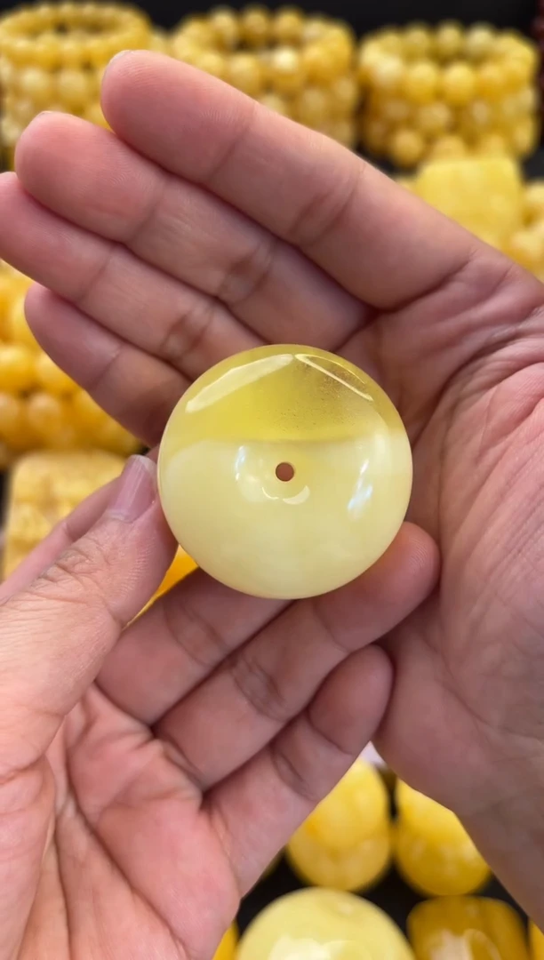 蜜蜡颈饰未镶嵌意境溶洞满天星奶白平安扣