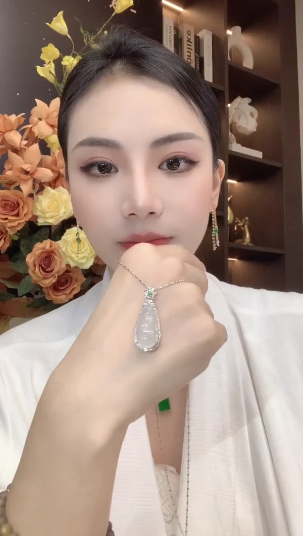 吊坠(不含链)18K金镶嵌翡翠A19