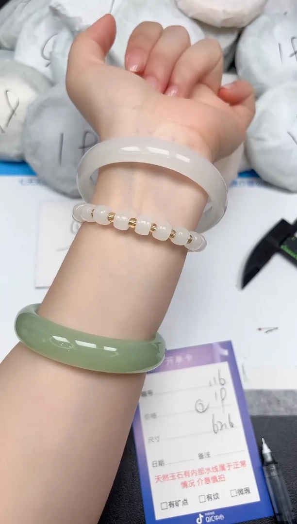 未镶嵌手镯石英质玉116-62.6