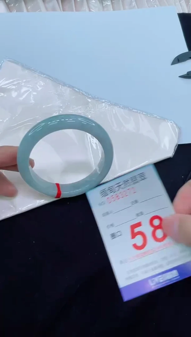 未镶嵌手镯翡翠天然翡翠手镯