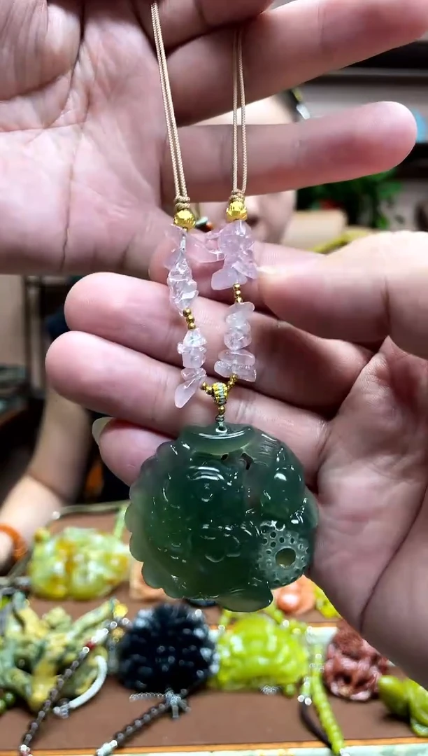 未镶嵌岫玉颈饰`