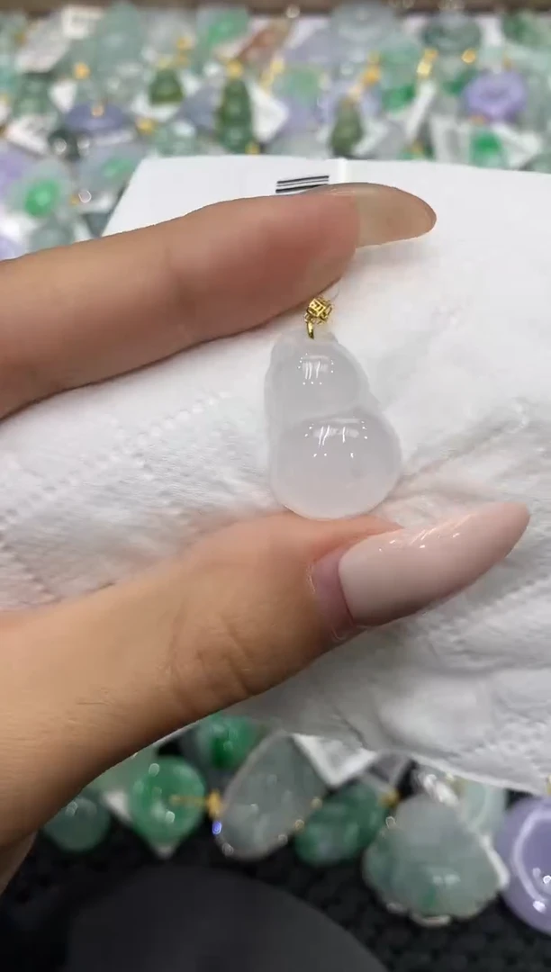 颈饰18K金镶嵌翡翠1111111111111