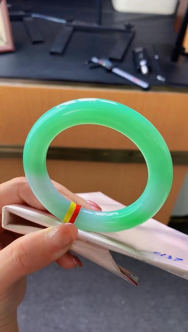 未镶嵌手镯翡翠-C137 圈口53.8 全款25万 定金2万