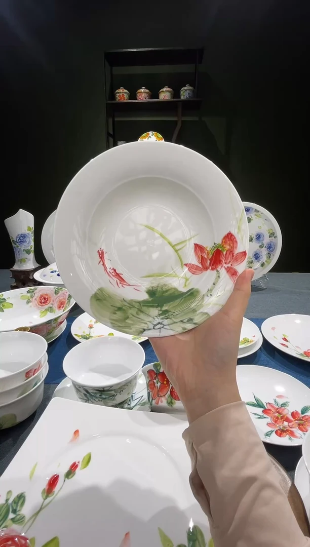 其他景德镇高温釉下彩荷花草帽盘7.5英寸