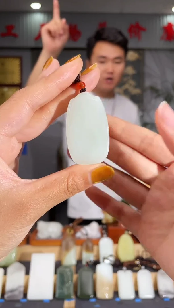 和田玉未镶嵌颈饰1