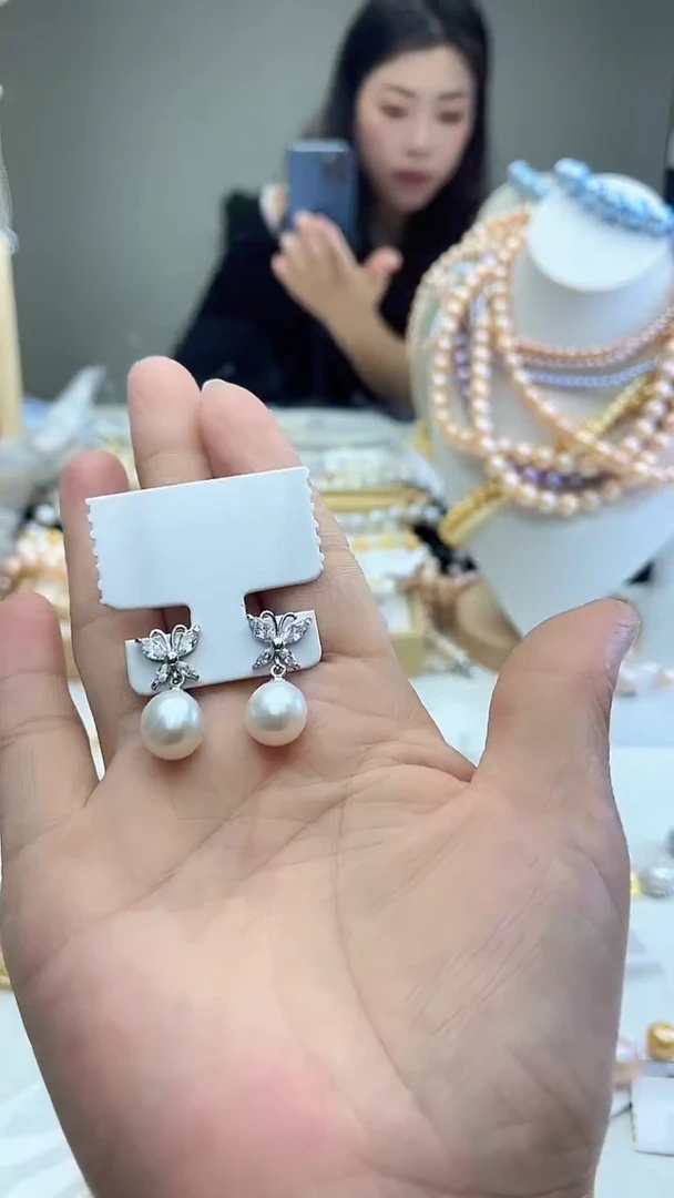 白色系 设计款耳饰