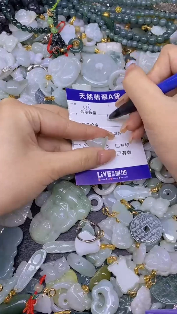 翡翠未镶嵌颈饰天然翡翠A货，批量多样性发一