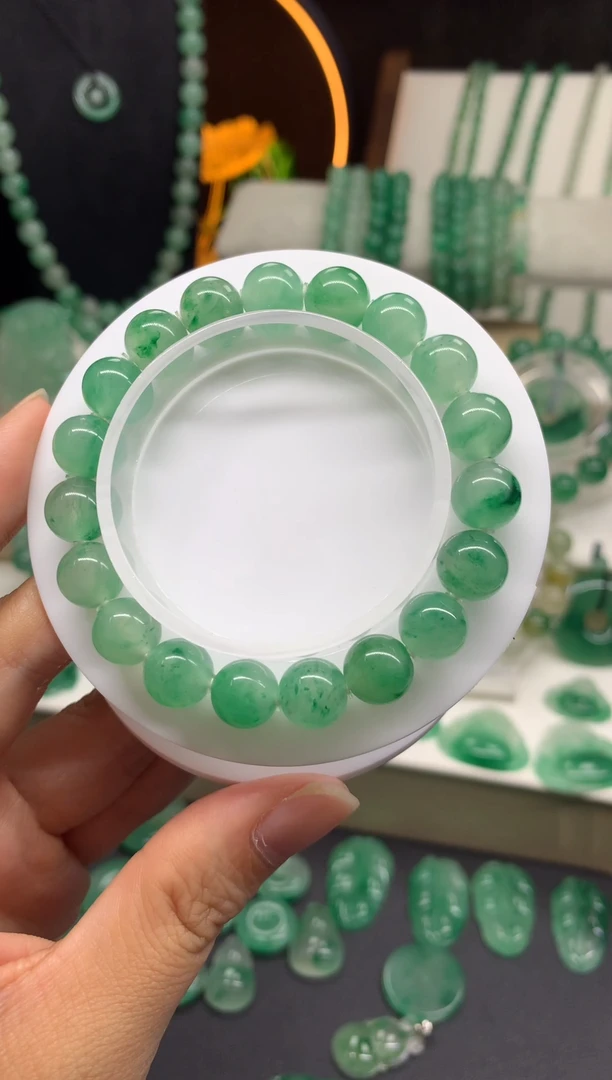 未镶嵌手串石英质玉（非洲翠）D***t卡10珠串