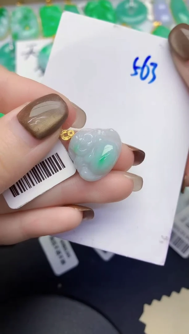 颈饰18K金镶嵌翡翠缅甸天然翡翠A货