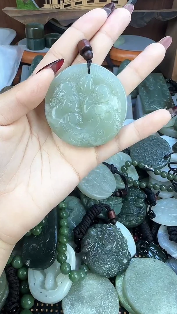 颈饰未镶嵌和田玉1