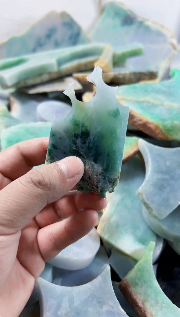 颈饰未镶嵌翡翠刘***u纯天然缅甸A货翡翠