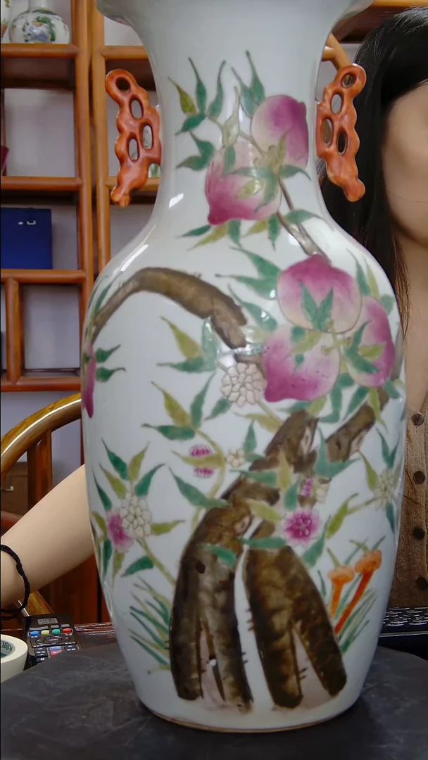 瓶粉彩九桃纹双耳赏瓶#836#