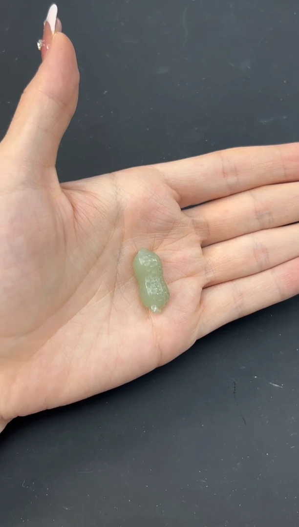 【闪购商品】和田玉吊坠(赠链)未镶嵌且末微色差近矿吊坠