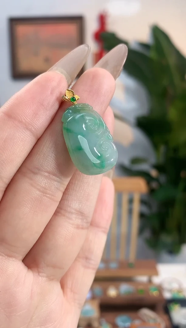【闪购商品】翡翠吊坠(不含链)18K金镶嵌如意